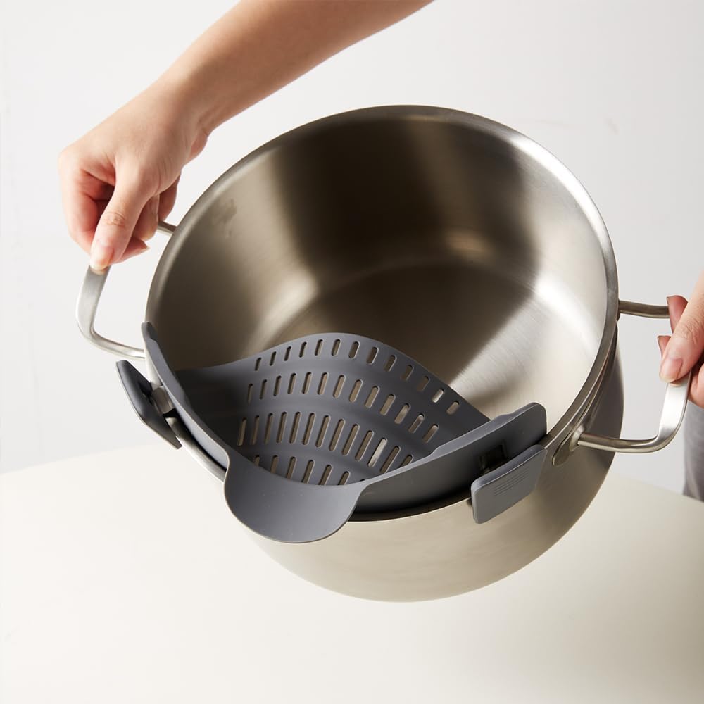 Silicone Clip-On Strainer for Pots & Pans – Heat Resistant Pasta Colander Kitchen Gadget for Noodles, Meat, Fruit & Vegetables (Gray)
